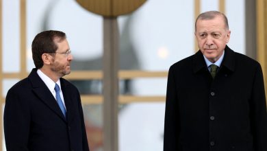 تفاعل-بسبب-صوت-الأذان-أثناء-استقبال-الرئيس-الإسرائيلي-في-تركيا