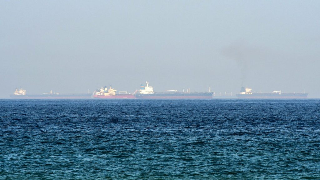 إيران-تعلن-غرق-سفينة-إماراتية-على-بعد-48-كيلومترا-قبالة-ميناء-عسلوية