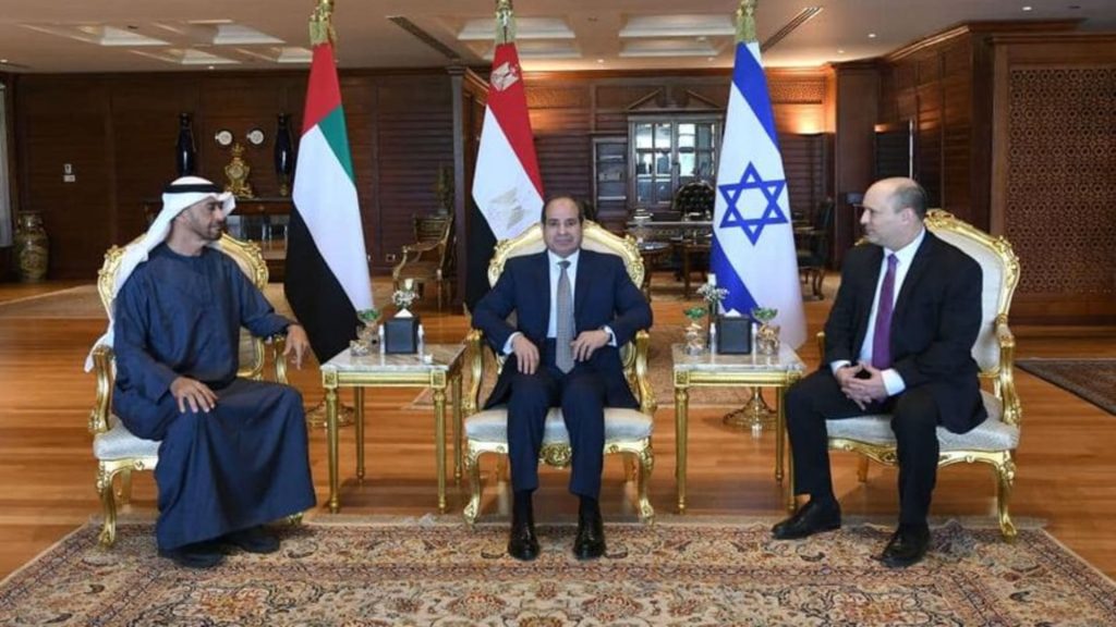 أكاديمي-إماراتي:-قمة-شرم-الشيخ-وجهت-رسالة-إلى-“الشريك-الأمريكي-والخصم-الإيراني”