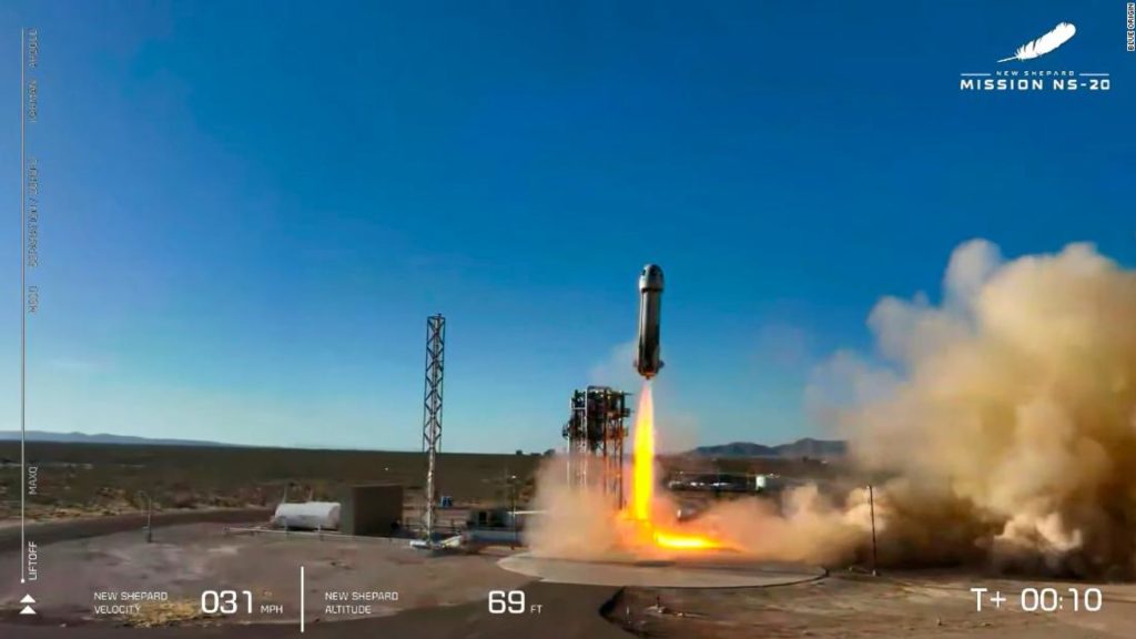لحظة-إطلاق-صاروخ-“بلو-أوريغين”-إلى-الفضاء-في-رحلة-تجارية-لـ6-ركاب