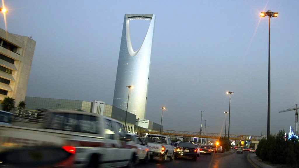 السعودية.-سمية-الناصر-تتصدر-بحث-غوغل-بعد-جدالها-مع-المديفر-حول-“ربط-الناس-بالأسباب-وليس-بالخالق”