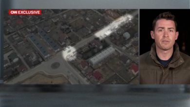 صورة في واقعة كذبتها الكرملين.. فيديو حصري لـCNN يُظهر قوات روسية بالقرب من جثث مدنيين في بوتشا