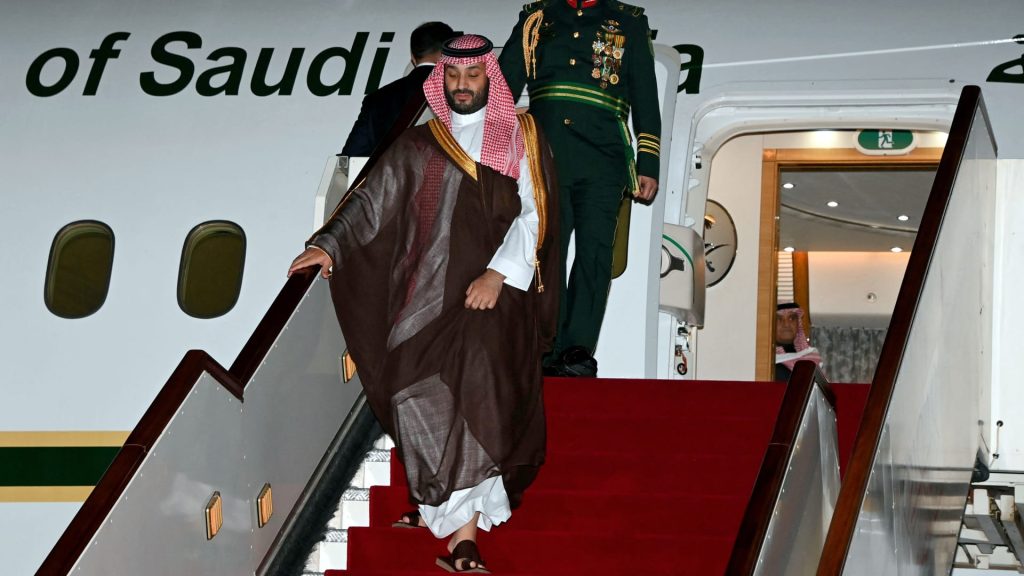 تفاعل-على-صورة-محمد-بن-سلمان-وأمراء-سعوديين-بسبب-“تقديم-الأكبر-سنا”-وتقاليد-العائلة-الملكية