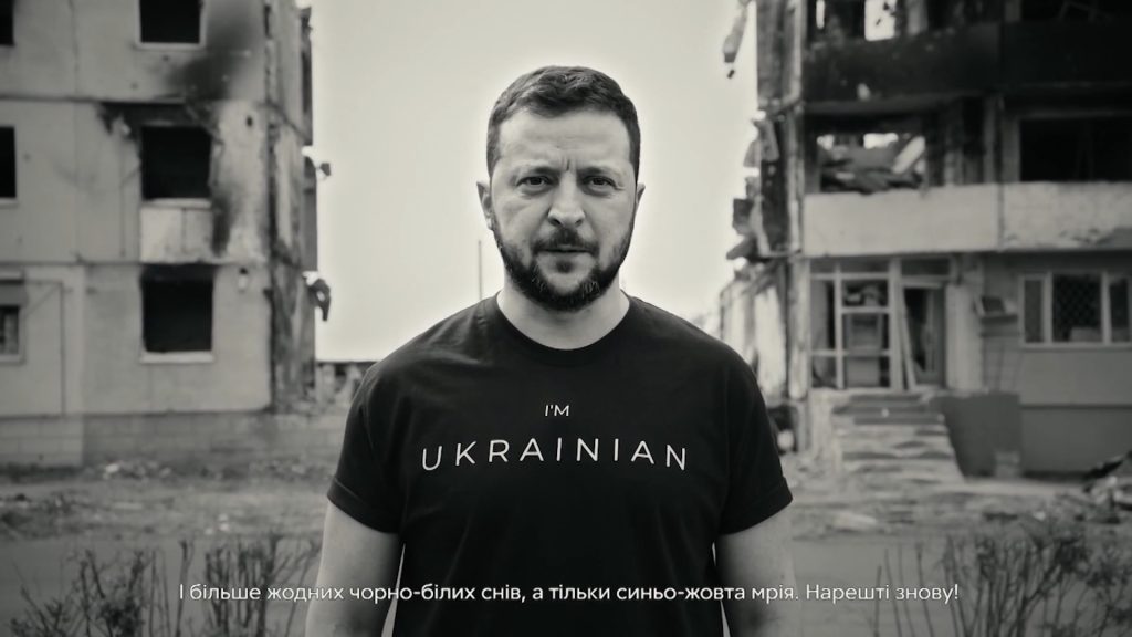 “بدون-علامة-تعجب”.-رئيس-أوكرانيا-ينشر-فيديو-في-يوم-الذكرى-والمصالحة