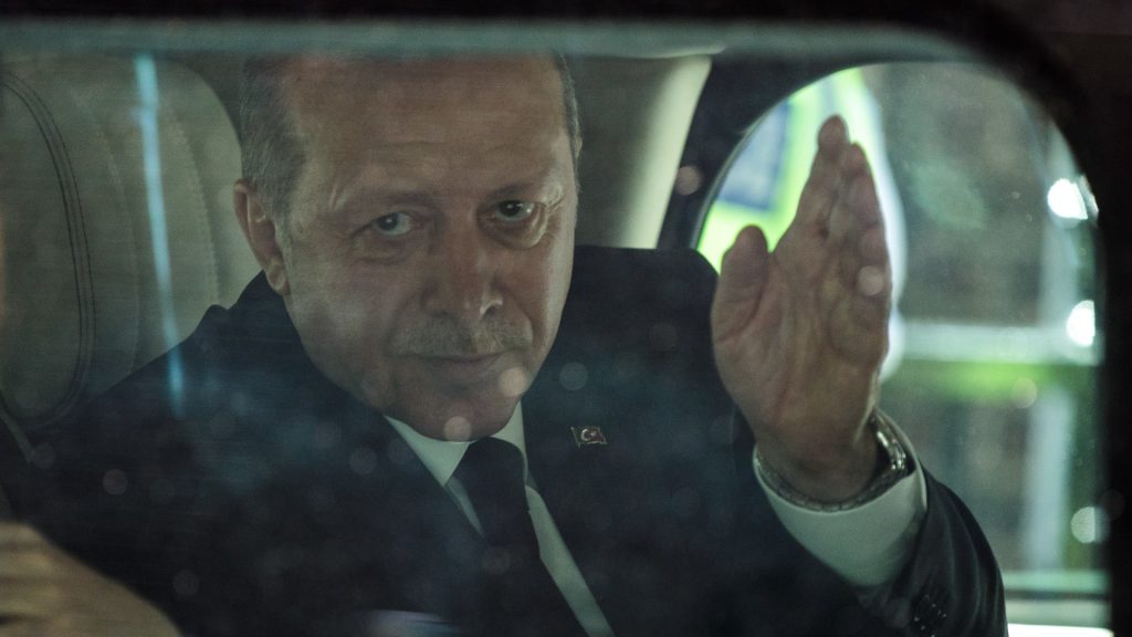 “أردوغان-يستعد-للهرب”.-تصريح-للمعارضة-يثير-تكهنات-ومستشار-الرئيس-يرد