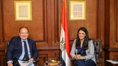 صورة نائب رئيس بنك الاستثمار الأوروبي يؤكد أهمية التعاون مع الحكومة المصرية