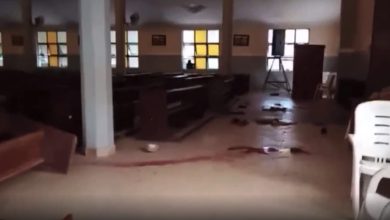 فيديو-مروع.-شاهد-كيف-هاجم-مسلحون-المصلين-داخل-كنيسة-في-نيجيريا