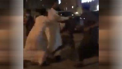 تداول-فيديو-مجموعة-تعتدي-على-شخص-في-الكويت-والداخلية-تعلق