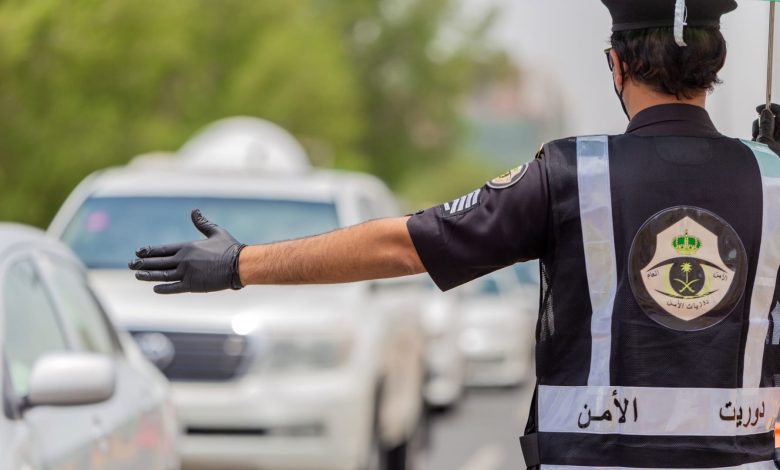 السعودية.-شرطة-الرياض-تعتقل-شخصًا-ظهر-في-فيديو-متداول-“مخل-بالآداب-العامة”