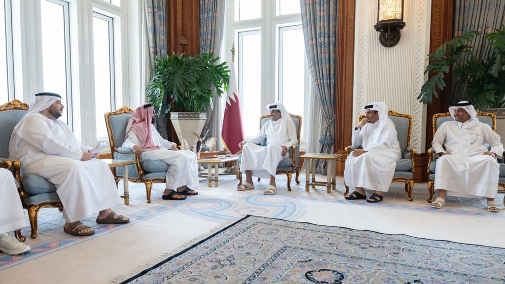 أمير-قطر-يستقبل-طحنون-بن-زايد.-والصفدي-يسلمه-رسالة-خطية-من-ملك-الأردن