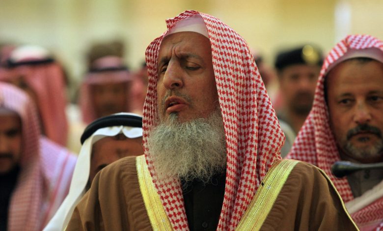 مفتي-السعودية-يحذر-من-“إحداث-الفوضى”-و”رفع-الشعارات-السياسية-والمذهبية”-في-الحج