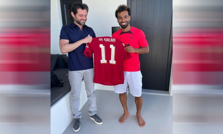 محمد-صلاح-ينشر-صورة-بقميص-ليفربول-بعد-إعلان-تجديد-عقده