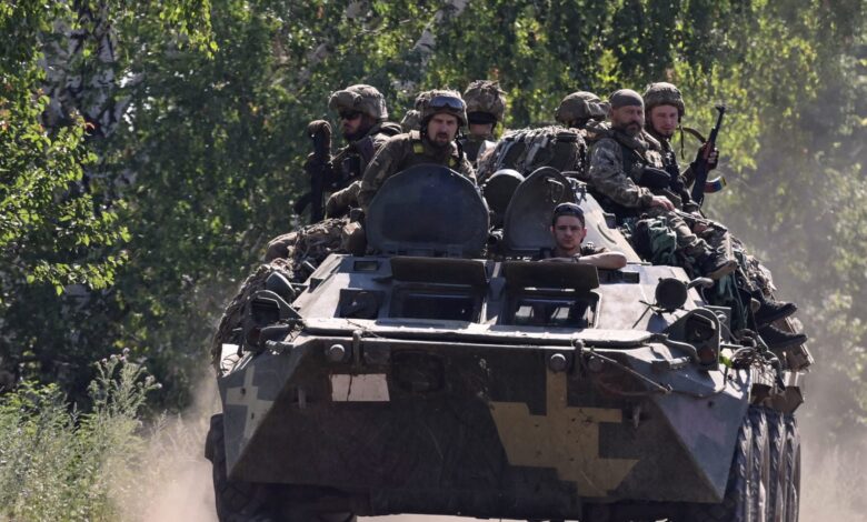 أوكرانيا:-روسيا-تنشر-مزيد-من-قواتها-في-جنوب-البلاد-في-ظل-هجمات-كييف