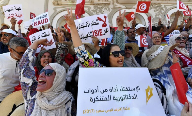 التونسيون-يصوتون-على-دستور-جديد-يعزز-قبضة-قيس-سعيد-على-السلطة