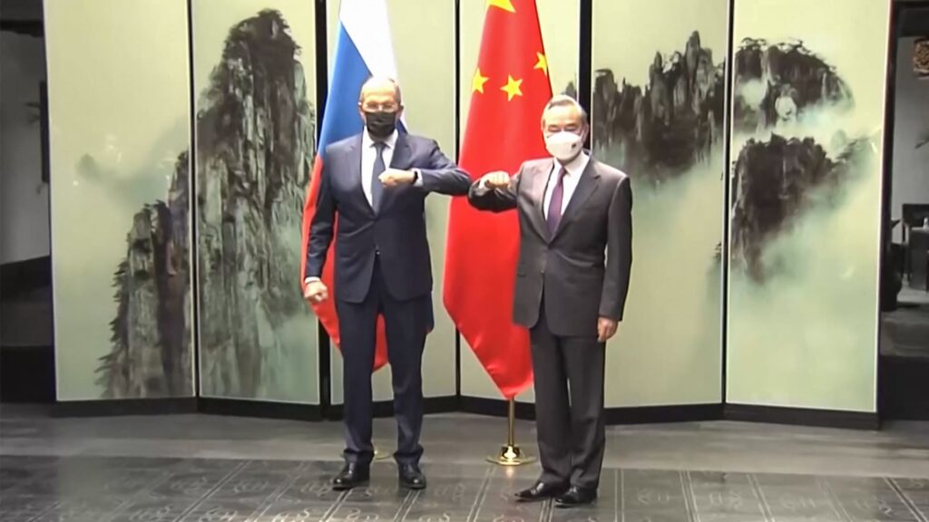 لافروف-عندما-رأى-وزير-خارجية-الصين-مرتديا-الكمامة:-“لا-تقلق…-أنت-من-الأصدقاء”