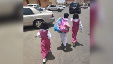“أبطال-المشهد”.-طفل-سعودي-يثير-تفاعلا-واسعا-بمساعدة-شقيقتيه-وإدارة-تعليم-عسير-تُعلق