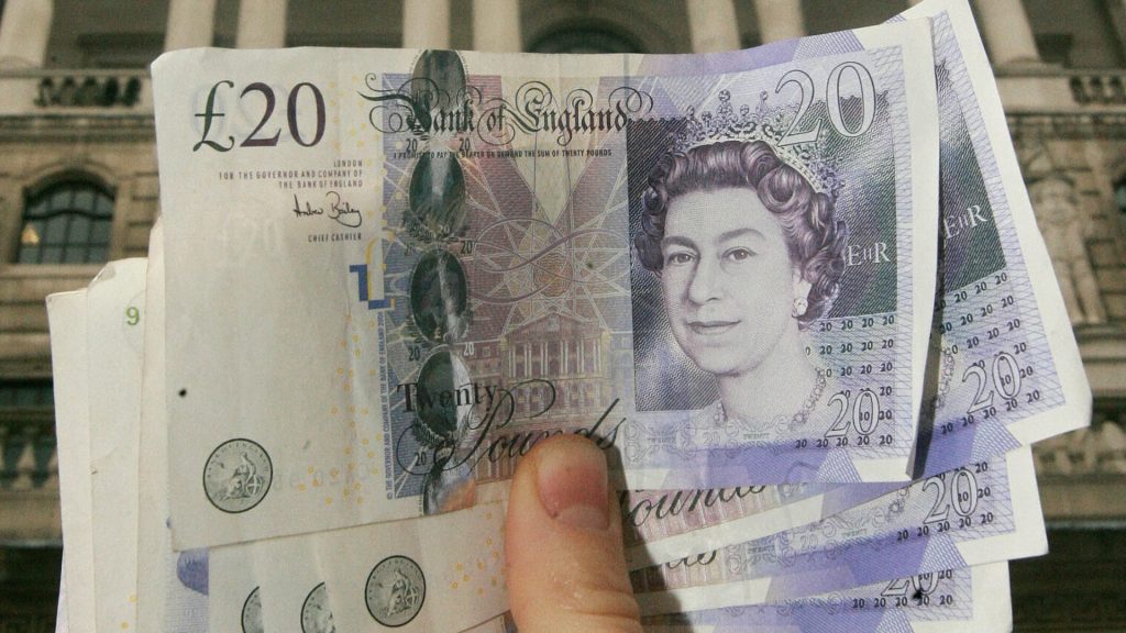 أكثر-من-47-مليون-ورقة-نقدية-في-المملكة-المتحدة-عليها-وجه-الملكة-إليزابيث.-هل-سيتم-استبدالها-كلها؟