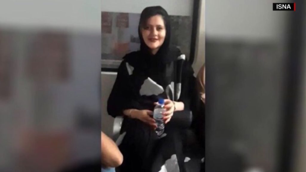 غضب-بعد-وفاة-الشابة-الإيرانية-مهسا-أميني-أثناء-اعتقالها-لدى-“شرطة-الأخلاق”