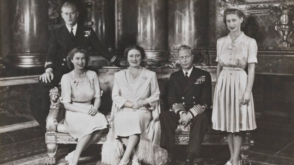 العائلة-المالكة-البريطانية-تنشر-صورة-للأشخاص-المدفونين-بجانب-الملكة-إليزابيث-الثانية