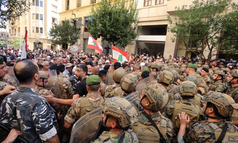 لبنان.-عسكريون-متقاعدون-يقتحمون-محيط-مجلس-النواب-رفضًا-لـ”مهزلة-الموازنة”