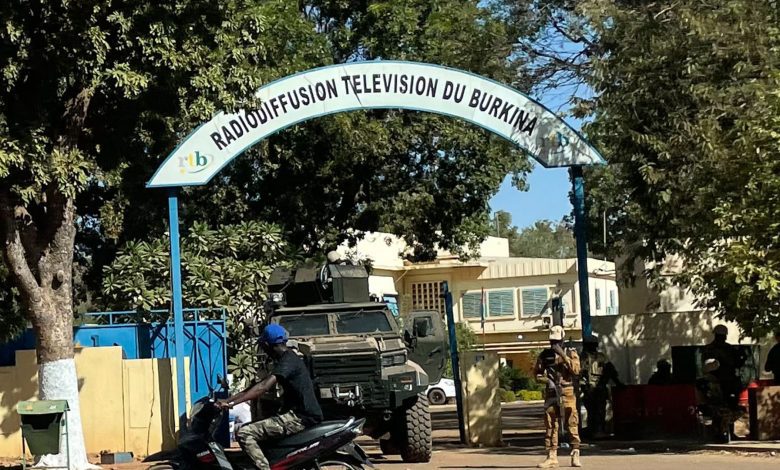 بوركينا-فاسو.الجيش-يعلن-الإطاحة-بزعيم-المجلس-العسكري-وحل-الحكومة