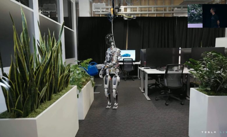 شاهد.-تسلا-تطلق-الروبوت-“أوبتيموس”-الذي-يمكنه-الرقص-وسقي-النباتات