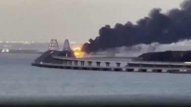 شاهد-لحظة-اندلاع-حريق-هائل-في-جسر-يربط-روسيا-بجزيرة-القرم