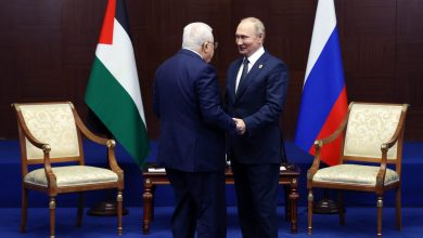بوتين-يستقبل-محمود-عباس-بـ”الأحضان”-في-لقاء-جمعهما-في-أستانا