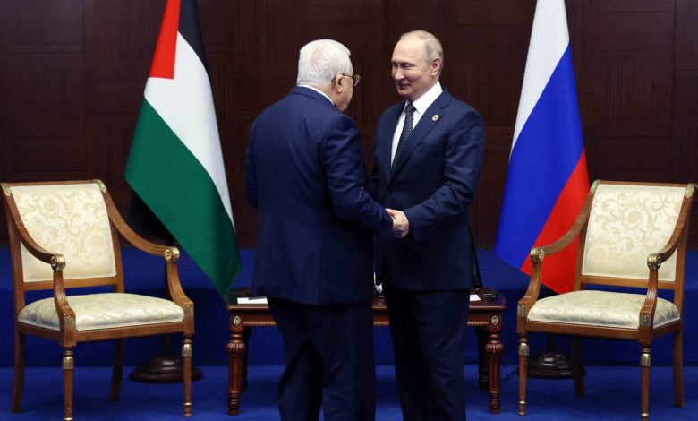 بوتين-يستقبل-محمود-عباس-بـ”الأحضان”-في-لقاء-جمعهما-في-أستانا