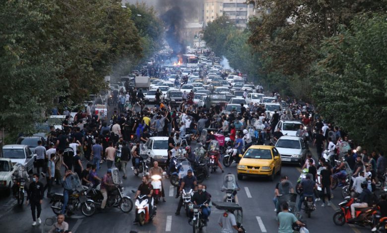 ظاهرة-“غير-مسبوقة”.-النظام-الإيراني-يواجه-معضلة-مع-انضمام-الأطفال-إلى-الاحتجاجات