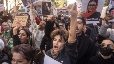 تظاهرات-الطلاب-تجبر-متحدث-الحكومة-الإيرانية-على-إنهاء-مؤتمره-الصحفي