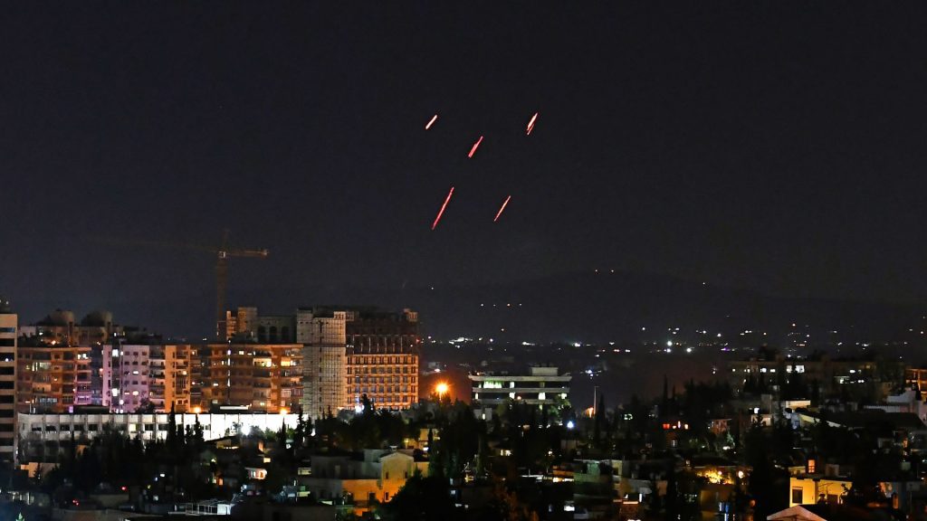 سوريا-تعلن-تصدي-دفاعاتها-الجوية-لـ”صواريخ-إسرائيلية”-في-محيط-دمشق