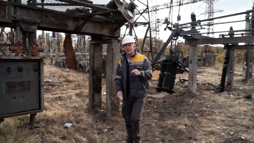 مراسل-cnn-يأخذ-جولة-في-محطة-طاقة-أوكرانية-تعرضت-للدمار-في-قصف-روسي.-ماذا-وجد؟