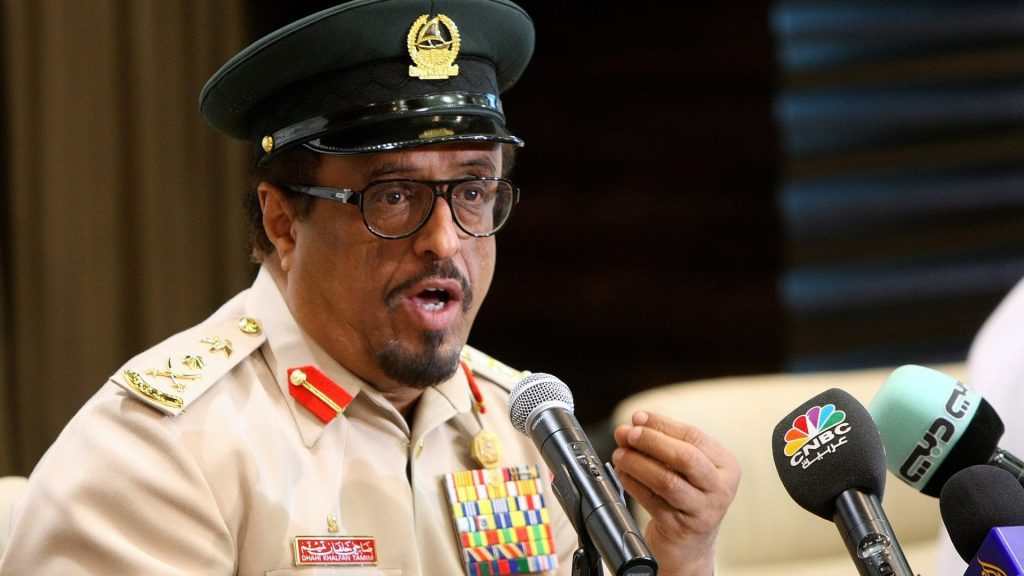 ضاحي-خلفان-يوجه-“نصيحة-محب”-لخامنئي:-اترك-الحكم-واعتكف-في-قم