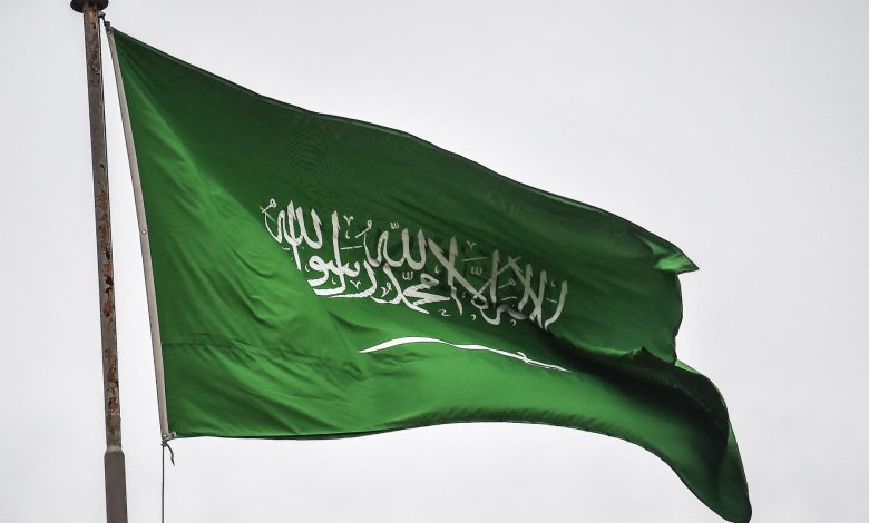 كاتب-سعودي-يتحدث-عن-أهمية-مكافحة-الفساد-وينتقد-أسلوب-“حارة-غوار”