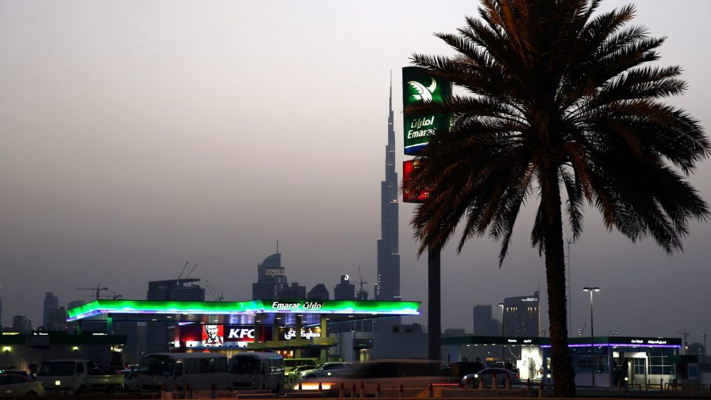 أسعار-البنزين-في-الإمارات-لنوفمبر.-هذه-نسبة-الارتفاع-مقارنة-بأكتوبر