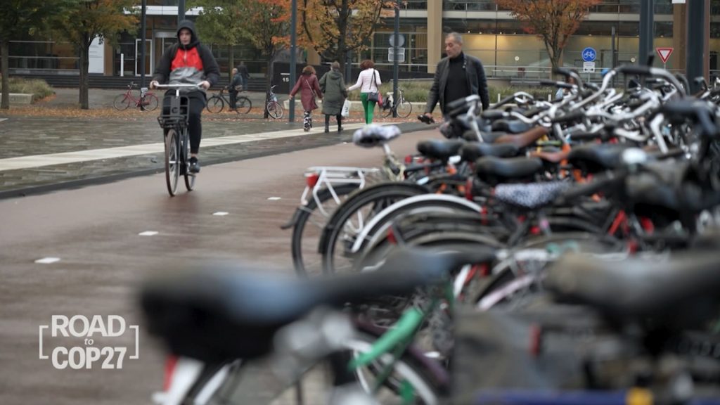 في-هذه-المدينة-الهولندية.-أكثر-من-90٪-من-السكان-يستخدمون-الدراجات