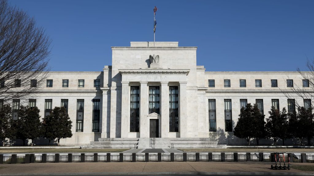 البنك-المركزي-الأمريكي-يرفع-الفائدة-للمرة-الرابعة-على-التوالي
