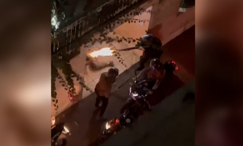 ضُرب-بلا-هوادة-قبل-أن-يتلقى-رصاصة.-فيديو-صادم-يظهر-عنف-قوات-الأمن-في-إيران