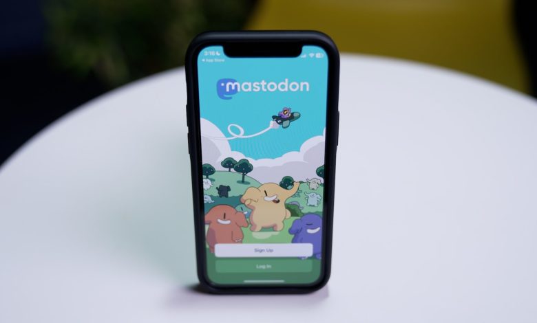 شاهد.-مستخدمو-تويتر-ينتقلون-إلى-تطبيق-“mastodon”-بعد-قرارات-إيلون-ماسك