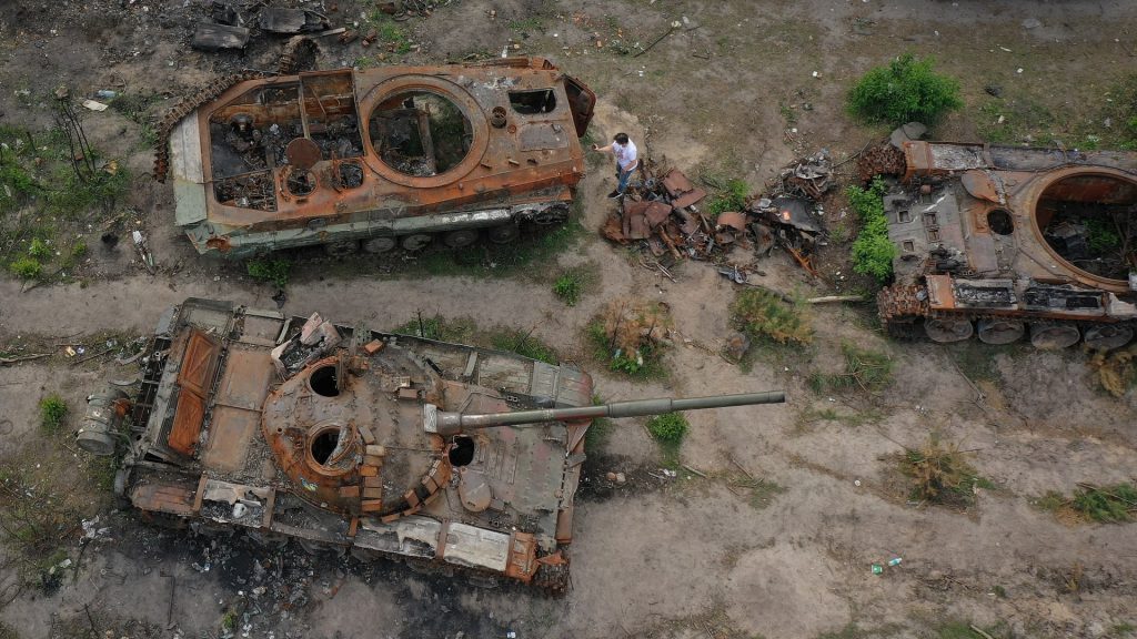 مسؤول-أمريكي-يوضح-خسائر-الجيش-الروسي-في-أوكرانيا:-فقد-نصف-الدبابات