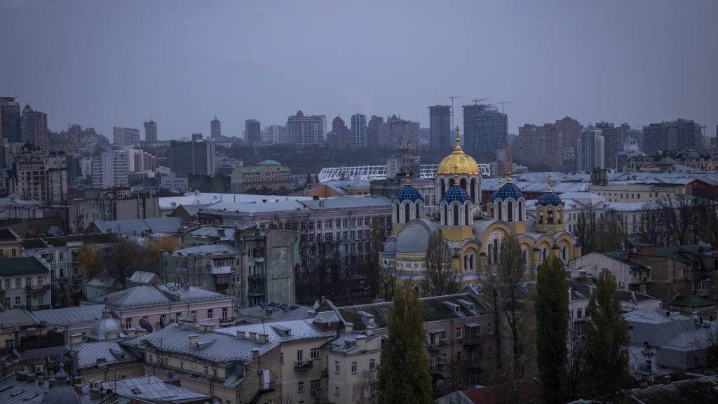 قصف-على-كييف-مع-دوي-صفارات-الإنذار-في-جميع-أنحاء-أوكرانيا