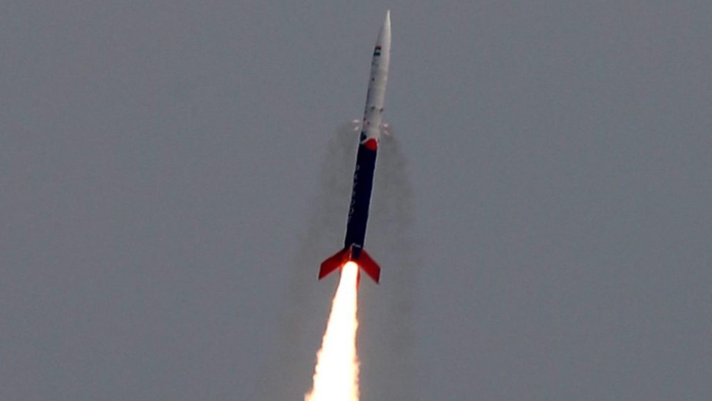الهند-تطلق-بنجاح-أول-صاروخ-للفضاءمن-صنع-وتطوير-القطاع-الخاص.-سرعته-5-أضعاف-سرعة-الصوت
