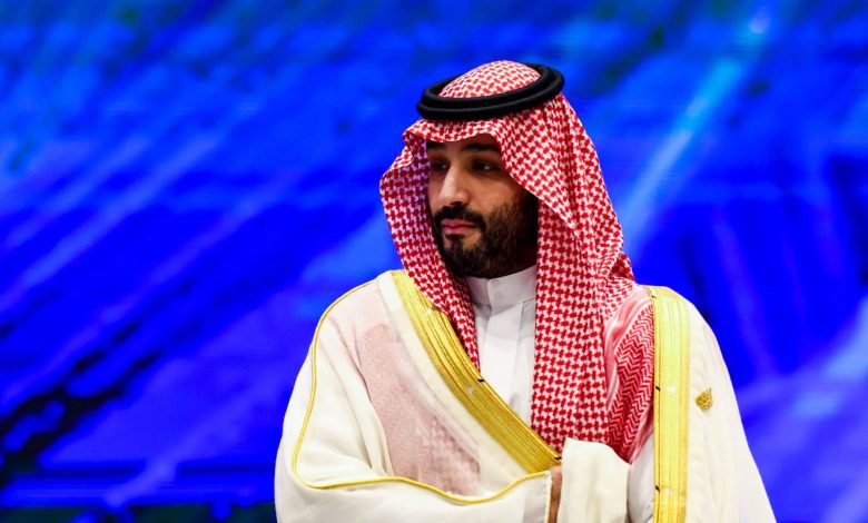 ولي-العهد-السعودي-يثير-تفاعلا-بارتدائه-وشاحًا-عليه-علم-قطر