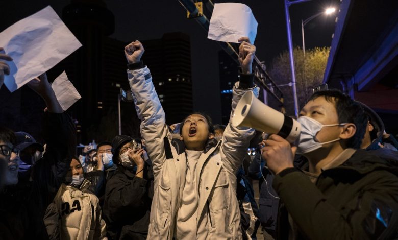 متظاهرون-صينيون-يطالبون-بتنحي-الرئيس-شي-جين-بينغ-في-احتجاجات-غير-مسبوقة