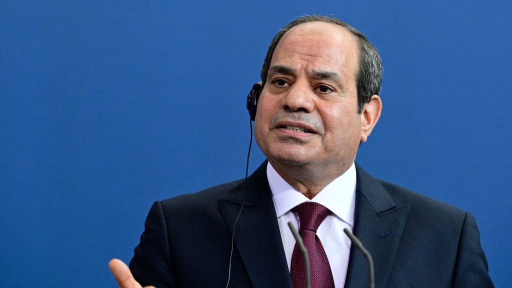 الرئيس-المصري-يرد-على-منتقدي-اهتمامه-ببناء-الكباري.-ويوضح-السبب
