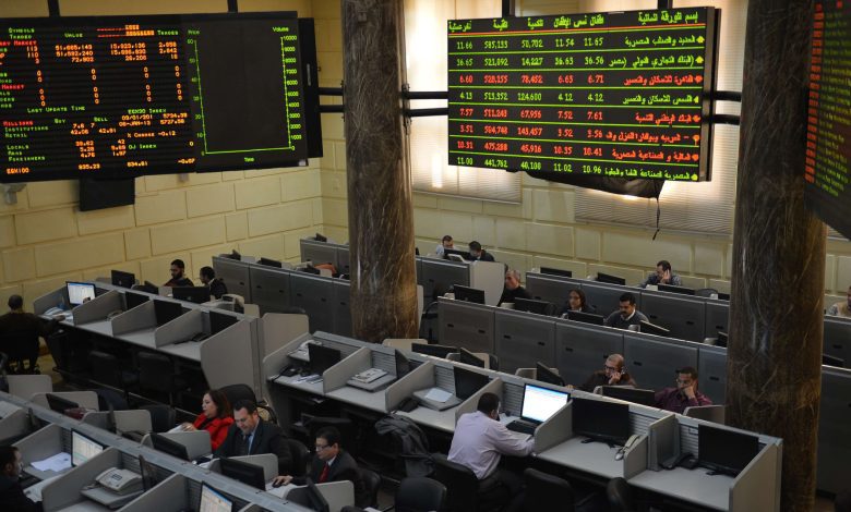 البورصة-المصرية-ترتفع-بأكثر-من-3-آلاف-نقطة-منذ-انخفاض-الجنيه.-وهذه-القطاعات-تقود-صعودها