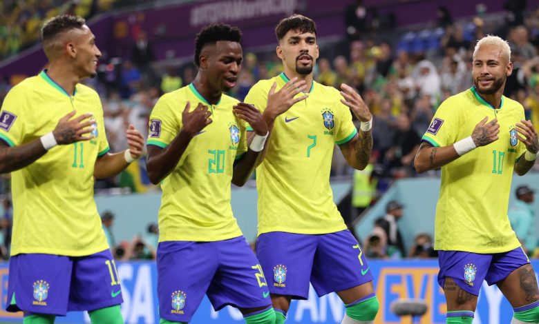 احتفال-لاعبي-البرازيل-مع-مدربهم-بعد-الفوز-على-“الشمشون-الكوري”-يثير-تفاعلا