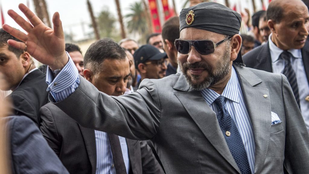 فيديو-ردّ-فعل-ملك-المغرب-بعد-الفوز-على-إسبانيا-يثير-تفاعلا.-وهذا-ما-قاله-باتصال-مع-المنتخب