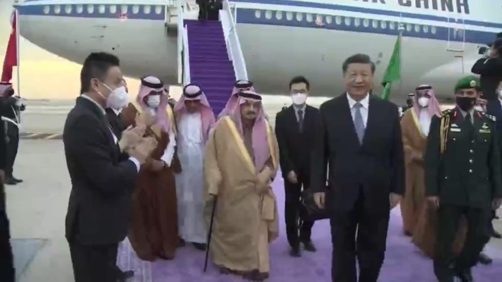 السعودية.-شاهد-كيف-أُستقبل-الرئيس-الصيني-لحظة-وصوله-الرياض